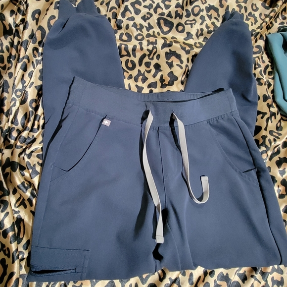 Figs Bottom Scrub - Picture 3 of 3